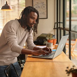 Laptop HP Pavilion 16-ag0009na / A2SC4EA / AMD Ryzen 5 / 8GB / SSD 512GB / AMD Radeon / WUXGA / Dotyk / Win 11 / Niebieski 13