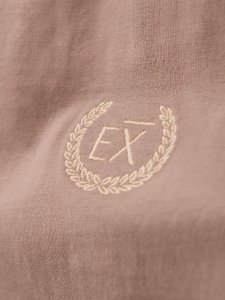 Longsleeve bawełniany męski z dekoltem U w paski i haftem  brązowy V6 OM-LSCL-0128 M 9