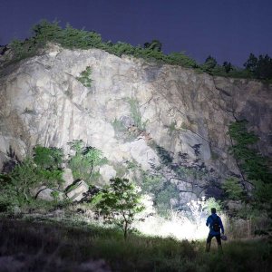 Olight Seeker 4 Mini Flashlight 4