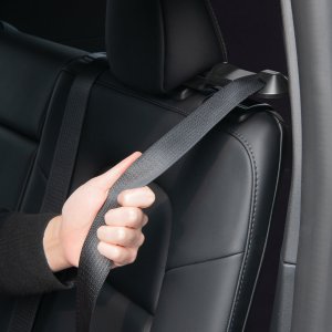 Spigen Tesla Backseat Seatbelt Holder, black -  Tesla Model Y 11