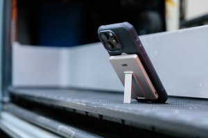 UAG Ultra Slim 5K - powerbank 5000 mAh z podstawką, ładowanie bezprzewodowe 10W, kompatybilny z MagSafe, kabel w zestawie (titanium) 4