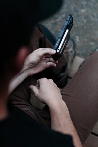 UAG Ultra Slim 5K - powerbank 5000 mAh z podstawką, ładowanie bezprzewodowe 10W, kompatybilny z MagSafe, kabel w zestawie (titanium) 7