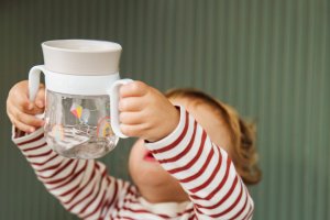 Mepal KUBEK DZIECIĘCY TRENINGOWY DO NAUKI PICIA MIO 200 ML FAIRY GARDEN 8
