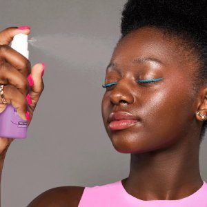 ESSENCE_Fix &amp; Last Keep It Perfect spray utrwalający makijaż 50ml 3