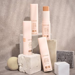 Catrice CATRICE_Soft Glam Filter Stick rozświetlający sztyft do twarzy 030 Medium 9g 4