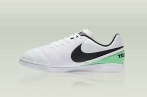 Nike Buty piłkarskie TiempoX Legend VI IC Jr biało-zielone r. 37.5 (819190-103) 1