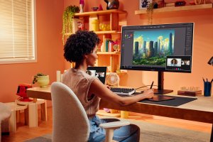 HP OMEN Transcend 32 White Backlit Gaming Charging Monitor - 31.5" 3840 x 2160 4K UHD 240Hz 250-nit AG, QD-OLED, USB-C(140W/15W)/2x HDMI/DisplayPort/Audio Jack, USB-C, 3x USB-A, KVM switch, speakers, height adjustable/tilt/pivot, 1 years 20