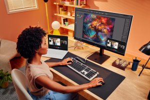 HP OMEN Transcend 32 White Backlit Gaming Charging Monitor - 31.5" 3840 x 2160 4K UHD 240Hz 250-nit AG, QD-OLED, USB-C(140W/15W)/2x HDMI/DisplayPort/Audio Jack, USB-C, 3x USB-A, KVM switch, speakers, height adjustable/tilt/pivot, 1 years 25