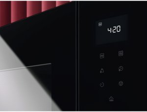 Juodos spalvos 38cm aukščio įmontuojama mikrobangų krosnelė AEG OS5MG20EB 4
