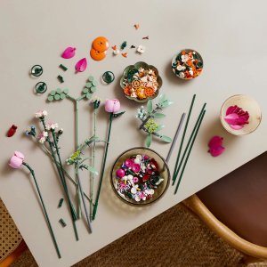 LEGO Botanicals Piękny bukiet różowych kwiatów 3 szt. (10342) 3