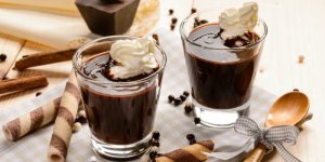 Gorąca czekolada w proszku o smaku m&m`s rozpuszczalna z drażetkami hot chocolate 140g 3