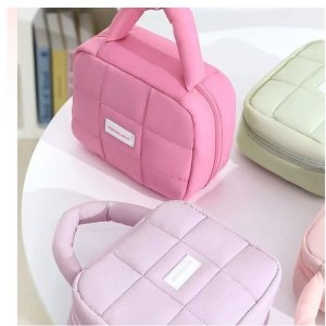 Kosmetyczka damska pikowana kuferek z rączką 21 x 17 x 8cm KS139R 6