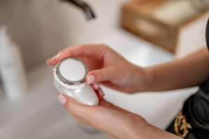 Masażer soniczny do liftingu twarzy z funkcją EMS KiCA iBeauty 12