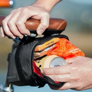 Torba pod siodło BLACKBURN GRID LARGE SEAT BAG black, wodoodporna, odblaskowa, 1,9L (NEW 2025) 4