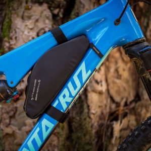 Torba na ramę BLACKBURN OUTPOST CORNER BAG black, wodoodporna, 0,7L (NEW 2025) 4