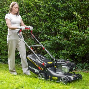 Gasoline lawn mower GARDEO, 2600 W, 144.3 cm3, 41.8 cm, 45 l, self-propelled 2