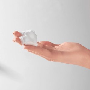 BASICLAB_Micellis normalizująca pianka myjąca do skóry tłustej, trądzikowej i wrażliwej 2% Prebiotyków, Azeloglicyna, Glicyryzyna 50ml 2