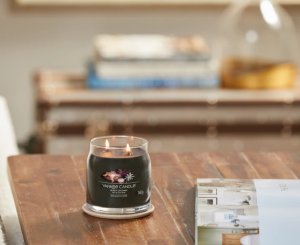 Yankee Candle YANKEE CANDLE_Świeca zapachowa Black Coconut 368g 3