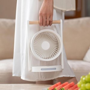 WENTYLATOR BIURKOWY Z DREWNIANĄ RĄCZKĄ, POZIOMY PRĘDKOŚCI, Z LAMPKĄ NOCNĄ, WYŚWIETLACZ, WSKAŹNIK NAŁDAOWANIA , LADOWANIE USB C, 10W, 3600 mAh,6,4" 8
