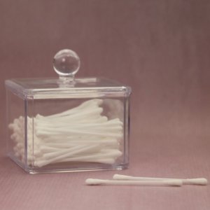 Dėžutė kosmetiniams vatos krapštukams Square 2