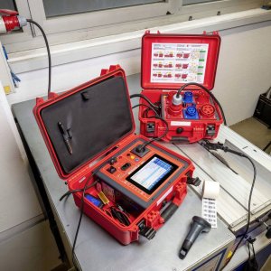 Tester urządzeń elektrycznych BENNING ST 755 + 2