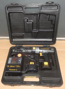 Kompaktowa i lekka wiertarko-wkrętarka 18 V Panasonic EY1DD1J18D, w zestawie ładowarka + 2 x aku 18 V / 3,0 Ah 1