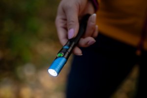 Latarka taktyczna Newell FL250L USB-C 17