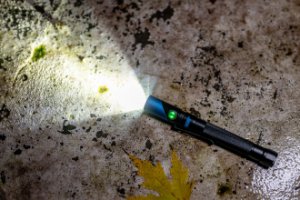 Latarka taktyczna Newell FL250L USB-C 18