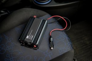 Przetwornica Newell Przetwornica napięcia z czystą sinusoidą - 12 V / 230 V, 300 W 7