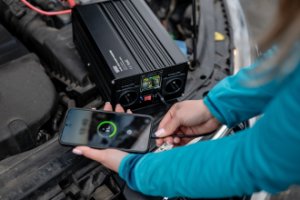 Przetwornica Newell Przetwornica napięcia z czystą sinusoidą - 12 V / 230 V, 1000 W 10