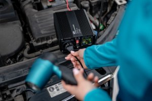 Przetwornica Azo Przetwornica napięcia Newell z czystą sinusoidą - 12 V / 230 V, 500 W 11