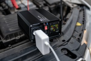 Przetwornica Azo Przetwornica napięcia Newell z czystą sinusoidą - 12 V / 230 V, 500 W 12