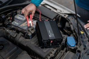 Przetwornica Azo Przetwornica napięcia Newell z czystą sinusoidą - 12 V / 230 V, 500 W 8