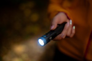 Latarka taktyczna Newell FL1000 USB-C 12