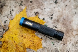 Latarka taktyczna Newell FL1000 USB-C 17