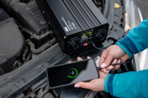 Przetwornica Newell Przetwornica napięcia z czystą sinusoidą - 12 V / 230 V, 2000 W 11