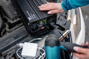 Przetwornica Newell Przetwornica napięcia z czystą sinusoidą - 12 V / 230 V, 2000 W 12