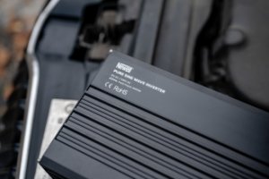 Przetwornica Newell Przetwornica napięcia z czystą sinusoidą - 12 V / 230 V, 2000 W 8