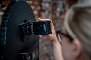 Zestaw Lampa LED Newell Air Artha XL i Akumulator Newell BP-95 LCD V-Mount 11