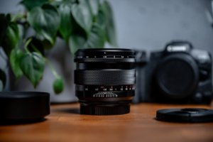 Obiektyw Voigtlander Nokton 50 mm f/1,0 do Canon RF 10