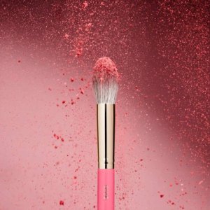 Rose Touch Pędzel do Rozświetlacza Highlighter 107V 3