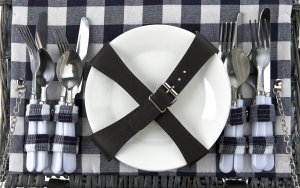 Koszyk piknikowy z wyposażeniem 4 os. j. brąz/granat 7