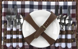 Koszyk piknikowy z wyposażeniem 4 os. brąz 693550 3