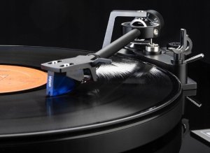 Gramofon Dual CS 618Q Black Glossy 7