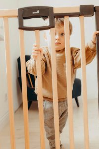 Bramka barierka rozporowa zabezpieczająca 160,5-168,5cm drzwi GEUTHER 10