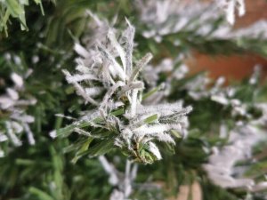 Choinka sztuczna śnieg mała 50cm ozdobna na biurko 6