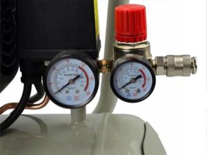 #Kompresor olejowy 100L Compact (1) 6