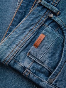 Krótkie męskie spodenki jeansowe z przetarciami i podwiniętą nogawką  niebieskie V2 OM-SRDS-0186 M 9