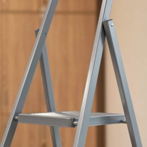 Drabina stalowa składana 4-stopniowa wys. 146 cm antypoślizgowa do 150 kg domowa UNIWERSALNY 24