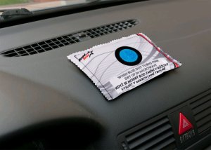 Pochłaniacz wilgoci do samochodu osuszacz powietrza do auta ze wskaźnikiem wilgoci 2